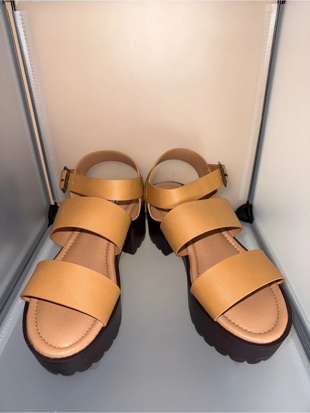 Forever Link Women’s Tan Strappy Buckle Platform Block Heel Sandals Size 6 New